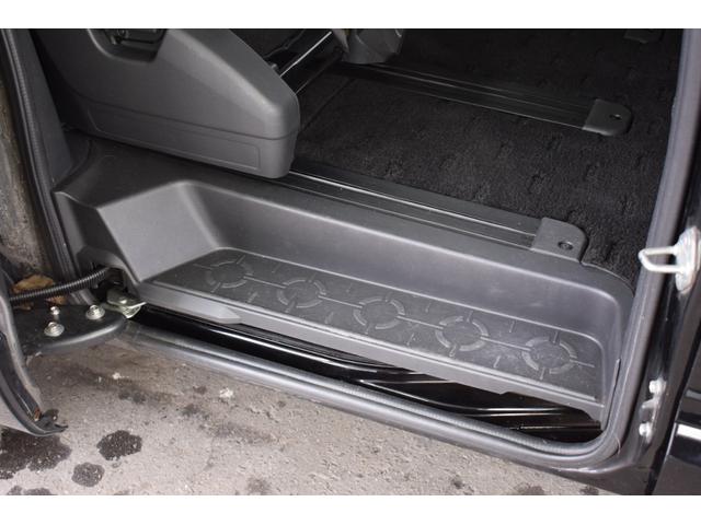 デリカＤ：５ Ｄ　パワーパッケージ　４ＷＤ　クルーズコントロール／前席シートヒーター／チッピング塗装グリル／キセノンヘッドライト／ＬＥＤフォグランプ／社外メモリーナビ／ＥＴＣ］車載器／バックカメラ／パドルシフト／７人乗りキャプテンシート（51枚目）