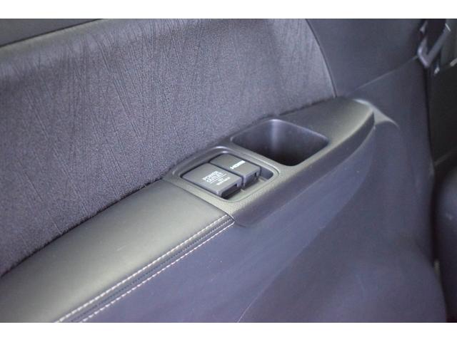 オデッセイ 2.4アブソルートEXホンダセンシング 4WD 4WD ハーフレザー/マルチビューモニター/フリップダウンモニター/パワーシート/大型アームレスト/ETC車載器/両側パワースライドドア/革巻きステアリング/ENKEI18インチアルミ(79枚目)