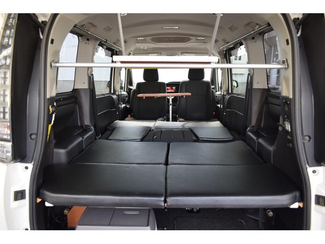 ヴォクシー キャンピング　４ＷＤ　４ＷＤ　５人乗りキャンピング／外部電源／ＦＦヒーター／走行充電／回転シート／ベットキット／サブバッテリー／インバーター／純正エンジンスターター／バックカメラ／遮光カーテン／ポータブル冷蔵庫（2枚目）