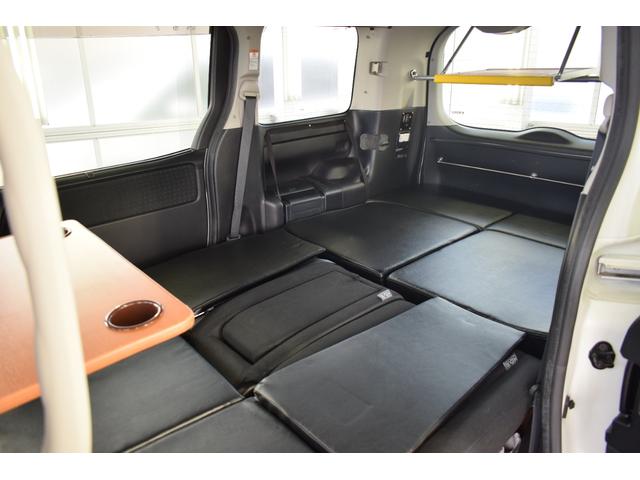 ヴォクシー キャンピング　４ＷＤ　４ＷＤ　５人乗りキャンピング／外部電源／ＦＦヒーター／走行充電／回転シート／ベットキット／サブバッテリー／インバーター／純正エンジンスターター／バックカメラ／遮光カーテン／ポータブル冷蔵庫（3枚目）