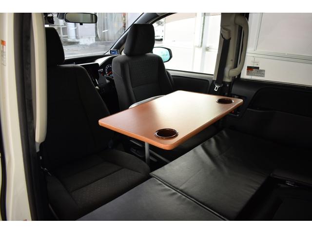 ヴォクシー キャンピング　４ＷＤ　４ＷＤ　５人乗りキャンピング／外部電源／ＦＦヒーター／走行充電／回転シート／ベットキット／サブバッテリー／インバーター／純正エンジンスターター／バックカメラ／遮光カーテン／ポータブル冷蔵庫（4枚目）