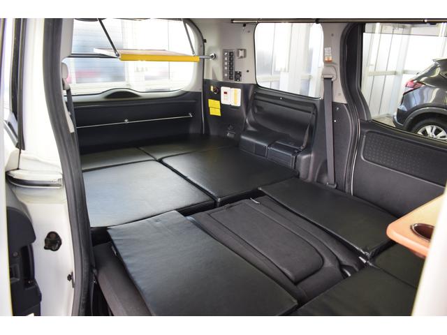 ヴォクシー キャンピング　４ＷＤ　４ＷＤ　５人乗りキャンピング／外部電源／ＦＦヒーター／走行充電／回転シート／ベットキット／サブバッテリー／インバーター／純正エンジンスターター／バックカメラ／遮光カーテン／ポータブル冷蔵庫（6枚目）