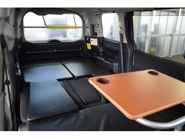 ヴォクシー キャンピング　４ＷＤ　４ＷＤ　５人乗りキャンピング／外部電源／ＦＦヒーター／走行充電／回転シート／ベットキット／サブバッテリー／インバーター／純正エンジンスターター／バックカメラ／遮光カーテン／ポータブル冷蔵庫（8枚目）