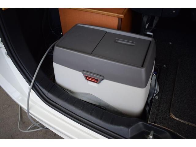 ヴォクシー キャンピング　４ＷＤ　４ＷＤ　５人乗りキャンピング／外部電源／ＦＦヒーター／走行充電／回転シート／ベットキット／サブバッテリー／インバーター／純正エンジンスターター／バックカメラ／遮光カーテン／ポータブル冷蔵庫（13枚目）