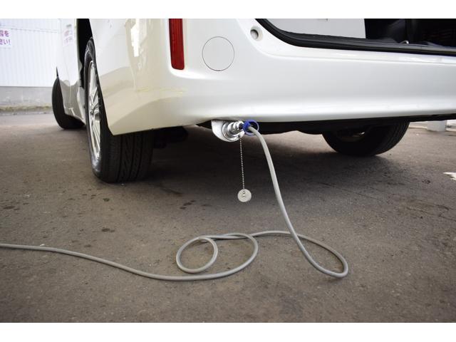 ヴォクシー キャンピング　４ＷＤ　４ＷＤ　５人乗りキャンピング／外部電源／ＦＦヒーター／走行充電／回転シート／ベットキット／サブバッテリー／インバーター／純正エンジンスターター／バックカメラ／遮光カーテン／ポータブル冷蔵庫（14枚目）