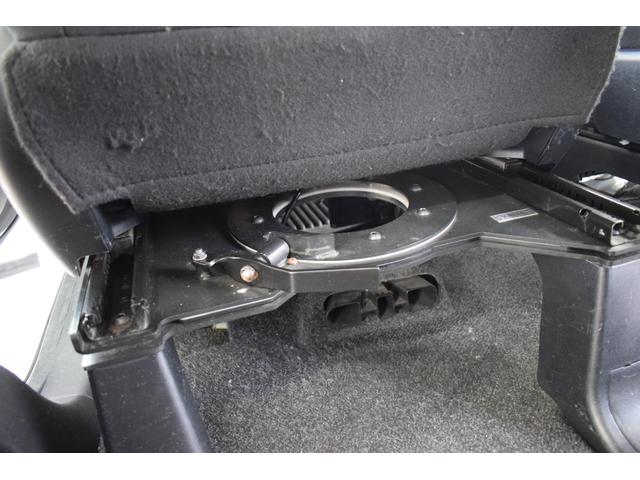 ヴォクシー キャンピング　４ＷＤ　４ＷＤ　５人乗りキャンピング／外部電源／ＦＦヒーター／走行充電／回転シート／ベットキット／サブバッテリー／インバーター／純正エンジンスターター／バックカメラ／遮光カーテン／ポータブル冷蔵庫（21枚目）