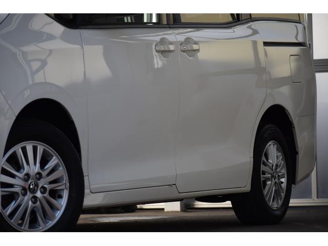 ヴォクシー キャンピング　４ＷＤ　４ＷＤ　５人乗りキャンピング／外部電源／ＦＦヒーター／走行充電／回転シート／ベットキット／サブバッテリー／インバーター／純正エンジンスターター／バックカメラ／遮光カーテン／ポータブル冷蔵庫（26枚目）