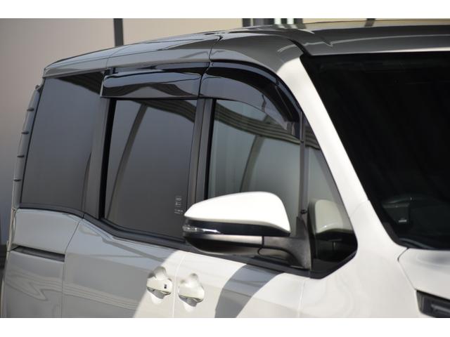 ヴォクシー キャンピング　４ＷＤ　４ＷＤ　５人乗りキャンピング／外部電源／ＦＦヒーター／走行充電／回転シート／ベットキット／サブバッテリー／インバーター／純正エンジンスターター／バックカメラ／遮光カーテン／ポータブル冷蔵庫（34枚目）