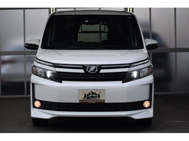 ヴォクシー キャンピング　４ＷＤ　４ＷＤ　５人乗りキャンピング／外部電源／ＦＦヒーター／走行充電／回転シート／ベットキット／サブバッテリー／インバーター／純正エンジンスターター／バックカメラ／遮光カーテン／ポータブル冷蔵庫（40枚目）