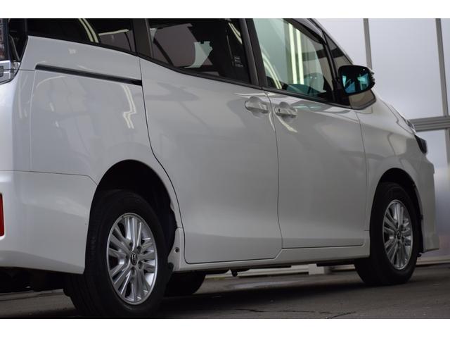 ヴォクシー キャンピング　４ＷＤ　４ＷＤ　５人乗りキャンピング／外部電源／ＦＦヒーター／走行充電／回転シート／ベットキット／サブバッテリー／インバーター／純正エンジンスターター／バックカメラ／遮光カーテン／ポータブル冷蔵庫（41枚目）