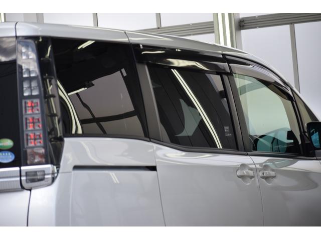 ヴォクシー キャンピング　４ＷＤ　４ＷＤ　５人乗りキャンピング／外部電源／ＦＦヒーター／走行充電／回転シート／ベットキット／サブバッテリー／インバーター／純正エンジンスターター／バックカメラ／遮光カーテン／ポータブル冷蔵庫（42枚目）