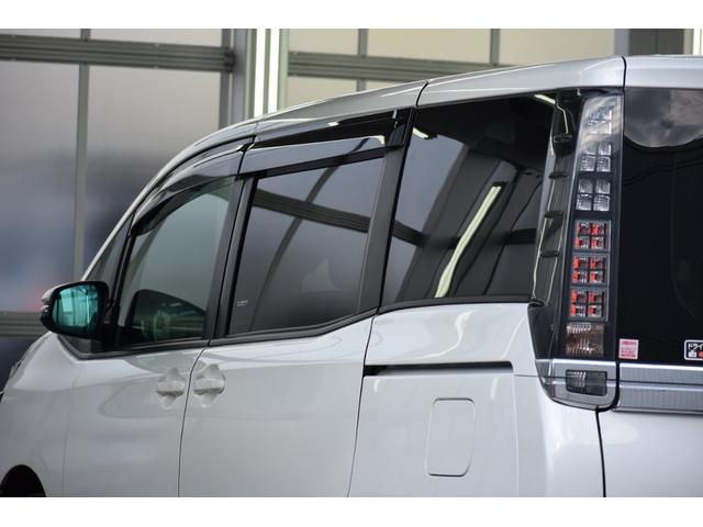 ヴォクシー キャンピング　４ＷＤ　４ＷＤ　５人乗りキャンピング／外部電源／ＦＦヒーター／走行充電／回転シート／ベットキット／サブバッテリー／インバーター／純正エンジンスターター／バックカメラ／遮光カーテン／ポータブル冷蔵庫（48枚目）