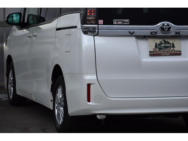 ヴォクシー キャンピング　４ＷＤ　４ＷＤ　５人乗りキャンピング／外部電源／ＦＦヒーター／走行充電／回転シート／ベットキット／サブバッテリー／インバーター／純正エンジンスターター／バックカメラ／遮光カーテン／ポータブル冷蔵庫（49枚目）
