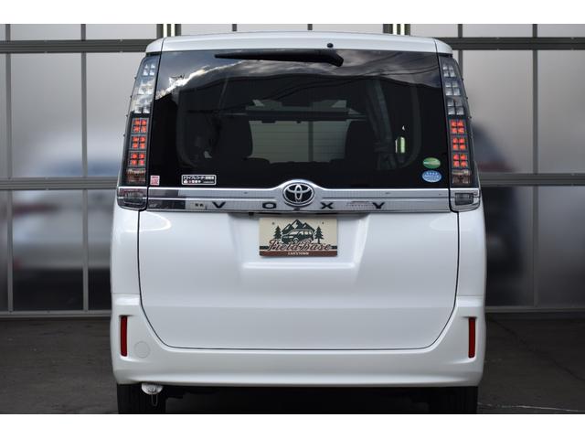 ヴォクシー キャンピング　４ＷＤ　４ＷＤ　５人乗りキャンピング／外部電源／ＦＦヒーター／走行充電／回転シート／ベットキット／サブバッテリー／インバーター／純正エンジンスターター／バックカメラ／遮光カーテン／ポータブル冷蔵庫（53枚目）