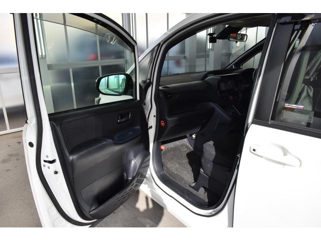 ヴォクシー キャンピング　４ＷＤ　４ＷＤ　５人乗りキャンピング／外部電源／ＦＦヒーター／走行充電／回転シート／ベットキット／サブバッテリー／インバーター／純正エンジンスターター／バックカメラ／遮光カーテン／ポータブル冷蔵庫（57枚目）