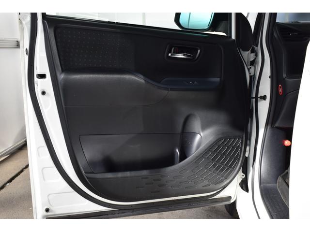 ヴォクシー キャンピング　４ＷＤ　４ＷＤ　５人乗りキャンピング／外部電源／ＦＦヒーター／走行充電／回転シート／ベットキット／サブバッテリー／インバーター／純正エンジンスターター／バックカメラ／遮光カーテン／ポータブル冷蔵庫（58枚目）