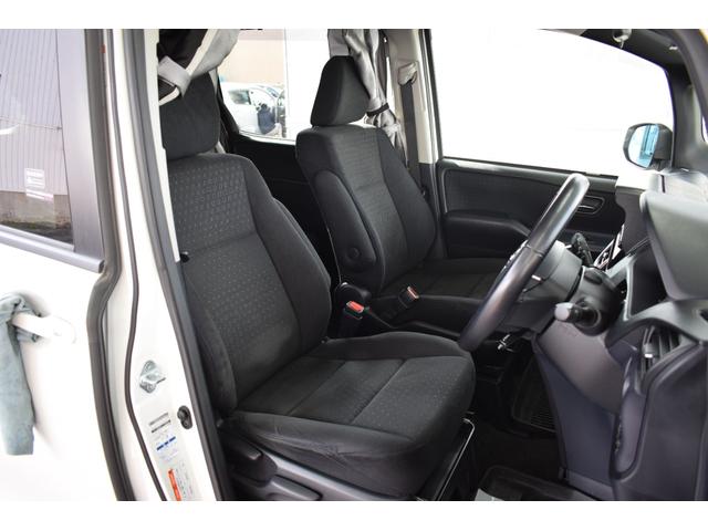 ヴォクシー キャンピング　４ＷＤ　４ＷＤ　５人乗りキャンピング／外部電源／ＦＦヒーター／走行充電／回転シート／ベットキット／サブバッテリー／インバーター／純正エンジンスターター／バックカメラ／遮光カーテン／ポータブル冷蔵庫（67枚目）