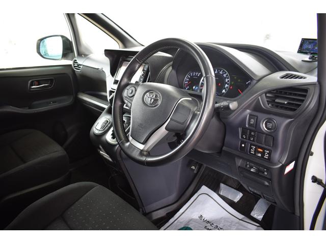 ヴォクシー キャンピング　４ＷＤ　４ＷＤ　５人乗りキャンピング／外部電源／ＦＦヒーター／走行充電／回転シート／ベットキット／サブバッテリー／インバーター／純正エンジンスターター／バックカメラ／遮光カーテン／ポータブル冷蔵庫（68枚目）