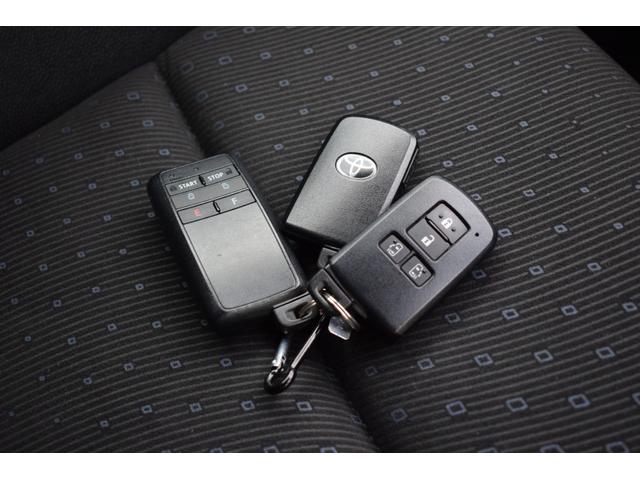 ヴォクシー キャンピング　４ＷＤ　４ＷＤ　５人乗りキャンピング／外部電源／ＦＦヒーター／走行充電／回転シート／ベットキット／サブバッテリー／インバーター／純正エンジンスターター／バックカメラ／遮光カーテン／ポータブル冷蔵庫（80枚目）