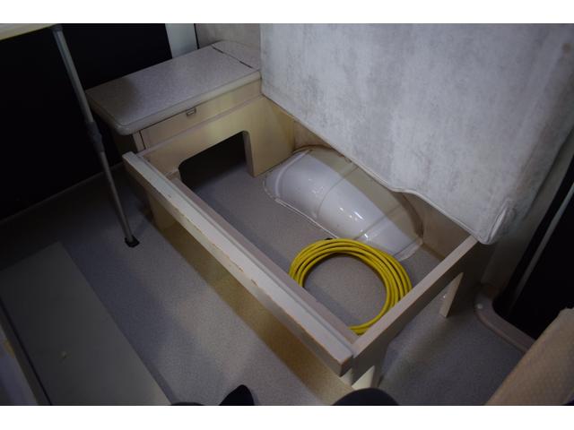 ライトエースバン GL 4WD タコスハナ/キャンピング/サブバッテリー/寒冷地仕様/FFヒーター/ルーフベント/インバータ/バンクベット/サイドオーニング/外部電源/バックカメラ/ETC車載器/リヤフォグランプ/8ナンバー(12枚目)