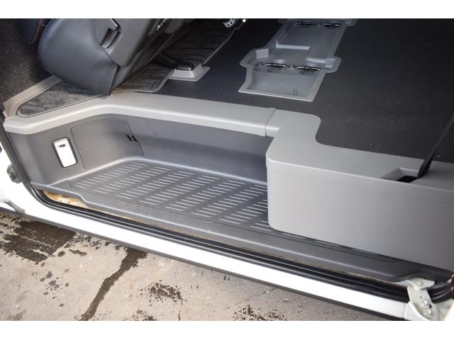 ハイエースバン ロングワイドスーパＧＬマルチロルトランスポタタイプＩＩ　４ＷＤ　３型モデル／モデリスタＭＲＴタイプ２／ロンリュームフロア／収納ＢＯＸ付フルトリム／ベッドキット／純正エンジンスターター社外アルミホイール／純正ＳＤナビＴＶ／バックカメラ／キセノン／ＬＥＤフォグ（53枚目）