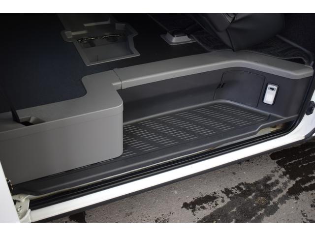 ハイエースバン ロングワイドスーパＧＬマルチロルトランスポタタイプＩＩ　４ＷＤ　３型モデル／モデリスタＭＲＴタイプ２／ロンリュームフロア／収納ＢＯＸ付フルトリム／ベッドキット／純正エンジンスターター社外アルミホイール／純正ＳＤナビＴＶ／バックカメラ／キセノン／ＬＥＤフォグ（57枚目）