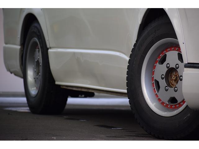ハイエースバン ４ドアバン３．０ディーゼルＴ　ＤＸロング　４ＷＤ　４ＷＤ　９人乗り／ユーザー買取車／自作ベットキット／ローダウン／オーバオーフェンダー／ＬＥＤフォグランプ／ＥＴＣ車載器／Ｂｌｕｅｔｏｏｔｈ対応ＣＤオーディオ／ダッシュパネルペイント／スタッドレスタイヤ（17枚目）