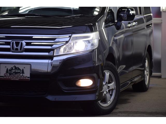 ステップワゴンスパーダ Ｚ　４ＷＤ　９インチ純正ナビ／フリップダウンモニター／バックカメラ／両側パワスラ／ＥＴＣ車載器／イルミネーショングリル／パドルシフト／エンジンスターター／本革巻ステアリング／フットランプ／フルセグテレビ（4枚目）