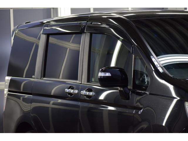 ステップワゴンスパーダ Ｚ　４ＷＤ　９インチ純正ナビ／フリップダウンモニター／バックカメラ／両側パワスラ／ＥＴＣ車載器／イルミネーショングリル／パドルシフト／エンジンスターター／本革巻ステアリング／フットランプ／フルセグテレビ（12枚目）