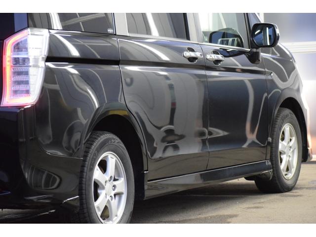 ステップワゴンスパーダ Ｚ　４ＷＤ　９インチ純正ナビ／フリップダウンモニター／バックカメラ／両側パワスラ／ＥＴＣ車載器／イルミネーショングリル／パドルシフト／エンジンスターター／本革巻ステアリング／フットランプ／フルセグテレビ（21枚目）