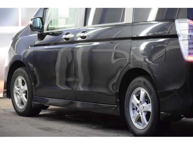 ステップワゴンスパーダ Ｚ　４ＷＤ　９インチ純正ナビ／フリップダウンモニター／バックカメラ／両側パワスラ／ＥＴＣ車載器／イルミネーショングリル／パドルシフト／エンジンスターター／本革巻ステアリング／フットランプ／フルセグテレビ（27枚目）