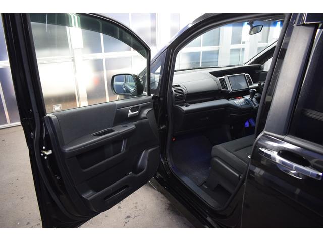 ステップワゴンスパーダ Ｚ　４ＷＤ　９インチ純正ナビ／フリップダウンモニター／バックカメラ／両側パワスラ／ＥＴＣ車載器／イルミネーショングリル／パドルシフト／エンジンスターター／本革巻ステアリング／フットランプ／フルセグテレビ（40枚目）