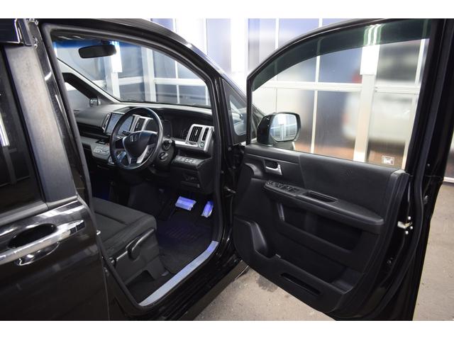 ステップワゴンスパーダ Ｚ　４ＷＤ　９インチ純正ナビ／フリップダウンモニター／バックカメラ／両側パワスラ／ＥＴＣ車載器／イルミネーショングリル／パドルシフト／エンジンスターター／本革巻ステアリング／フットランプ／フルセグテレビ（50枚目）