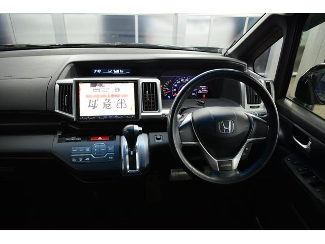 ステップワゴンスパーダ Ｚ　４ＷＤ　９インチ純正ナビ／フリップダウンモニター／バックカメラ／両側パワスラ／ＥＴＣ車載器／イルミネーショングリル／パドルシフト／エンジンスターター／本革巻ステアリング／フットランプ／フルセグテレビ（54枚目）