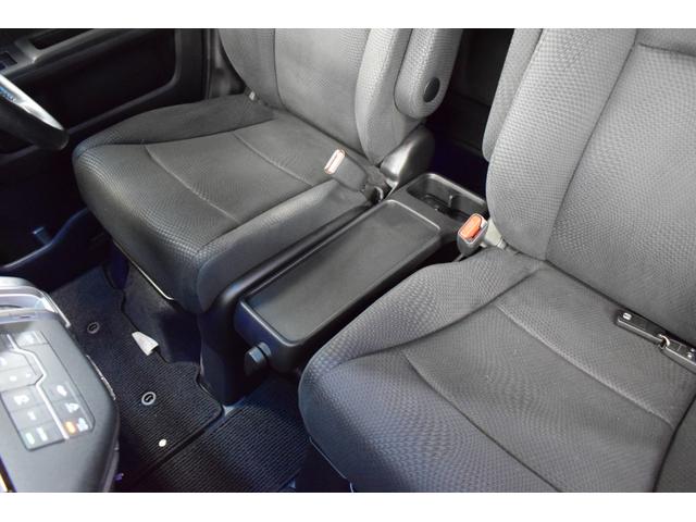 ステップワゴンスパーダ Ｚ　４ＷＤ　９インチ純正ナビ／フリップダウンモニター／バックカメラ／両側パワスラ／ＥＴＣ車載器／イルミネーショングリル／パドルシフト／エンジンスターター／本革巻ステアリング／フットランプ／フルセグテレビ（69枚目）