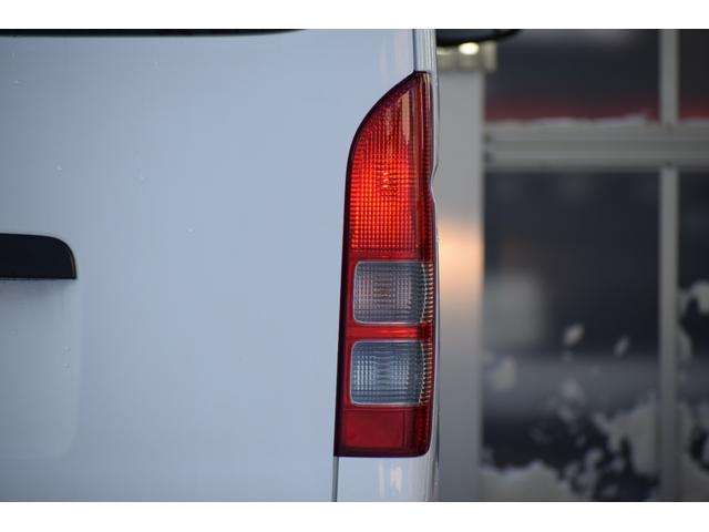 ハイエースバン ４ドアバン３．０ＤＴ　キャンピング　４ＷＤ　キャンピング／８人乗り／ユーザー買取／外部電源／ベバストＦＦヒーター／サブバッテリー／ベットキット／ビルトイン冷蔵庫／バックカメラ／エンジンスターター／ＥＴＣ車載器／社外１５インチ（68枚目）