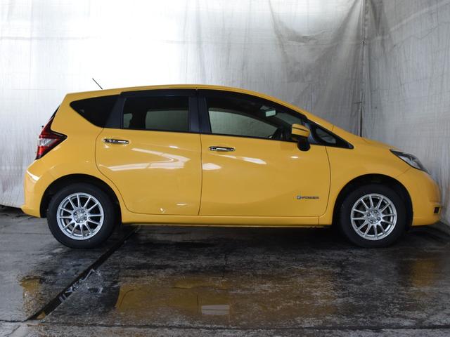 ノート e-パワー X FOUR Vセレクション 1年保証 夏冬タイヤ付 エマージェンシーブレーキ プッシュスタート レーンキープアシスト ドラレコ ナビTV 全方位カメラ DVD再生 ETC Bluetooth エンジンスターター 社外AW LED(9枚目)