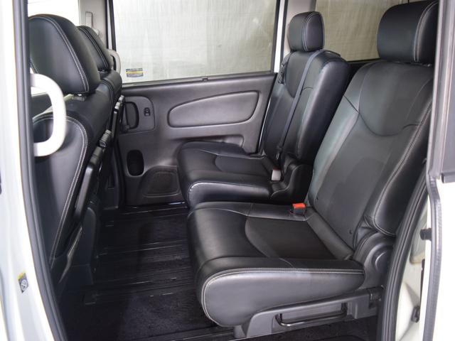 セレナ ハイウェイスター　Ｖセレクション＋セーフティＩＩ　クロスギアパッケージ　４ＷＤ　１年保証　夏冬タイヤ付　ワンオーナー　衝突軽減　両側パワスラ　前後ドラレコ　ナビ　ＴＶ　ＤＶＤ　ＥＴＣ　全方位カメラ　ハーフレザー　ＬＥＤ　エンスタ　プッシュスタート（13枚目）