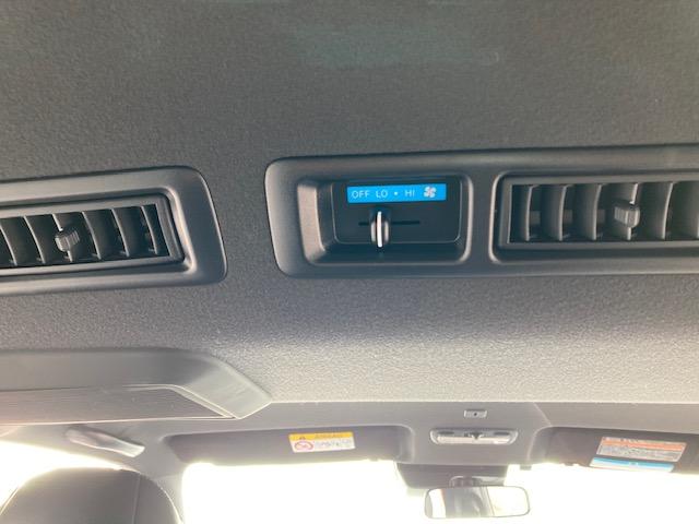 ハイエースバン スーパーＧＬ　ダークプライムＩＩ　４ＷＤ　純正ナビ　フルセグ　Ｂｌｕｅｔｏｏｔｈ　バックカメラ　トヨタセーフティセンス　ＡＣ１００Ｖ　ＬＥＤヘッドライト（19枚目）