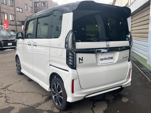 Ｎ－ＢＯＸカスタム Ｇ・Ｌホンダセンシング　４ＷＤ　夏冬タイヤ　純正ＳＤナビ　フルセグ　Ｂｌｕｅｔｏｏｔｈ　クルーズコントロール　バックカメラ　両側パワースライドドア　ＬＥＤヘッドライト　フォグランプ　電動格納ミラー　プッシュスタート　純正ＡＷ（10枚目）