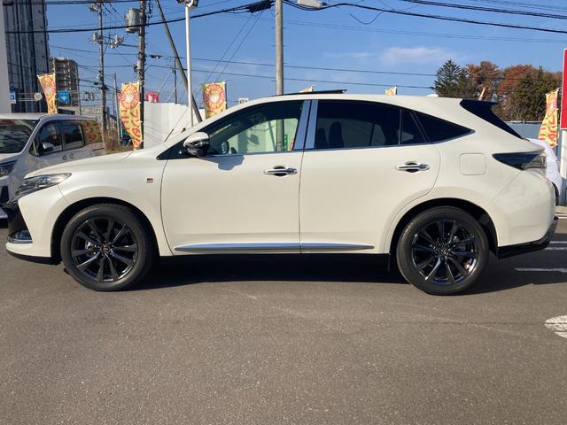 ハリアー エレガンス　ＧＲスポーツ　４ＷＤ☆寒冷地仕様☆サンルーフ☆純正ナビ☆バックカメラ☆禁煙車☆トヨタセーフティセンス☆フルセグ☆クルーズコントロール☆ＥＴＣ☆本州仕入☆ＬＥＤヘッドライト＆フォグランプ☆シーケンシャルターンランプ☆（10枚目）