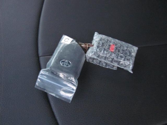 ハイエースワゴン ＧＬ　４ＷＤ　全周囲カメラ　ナビＴＶ　レーンアシスト　衝突被害軽減システム　両側電動スライドドア　オートマチックハイビーム　オートライト　スマートキー　電動格納ミラー　オットマン　ＡＴ　アルミホイール　ＣＤ（30枚目）