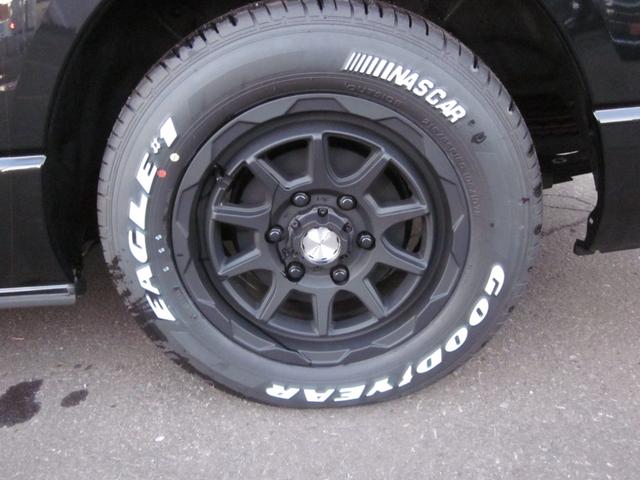 ハイエースワゴン ＧＬ　４ＷＤ　全周囲カメラ　ナビＴＶ　レーンアシスト　衝突被害軽減システム　両側電動スライドドア　オートマチックハイビーム　オートライト　スマートキー　電動格納ミラー　オットマン　ＡＴ　アルミホイール　ＣＤ（35枚目）