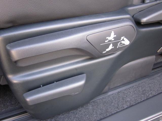 ハイエースワゴン ＧＬ　４ＷＤ　全周囲カメラ　ナビＴＶ　レーンアシスト　衝突被害軽減システム　両側電動スライドドア　オートマチックハイビーム　オートライト　スマートキー　電動格納ミラー　オットマン　ＡＴ　アルミホイール　ＣＤ（47枚目）