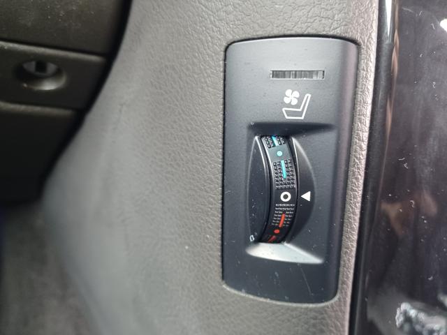 クラウン アスリートi-Four 後期モデル/4WD/HIDヘッド&フォグ/純正ナビ/TV/Bluetooth/バックカメラ/ローダウン/19インチAW/クリアランスソナー/シートヒーターベンチレーション/リアスモーク/シートメモリー(42枚目)