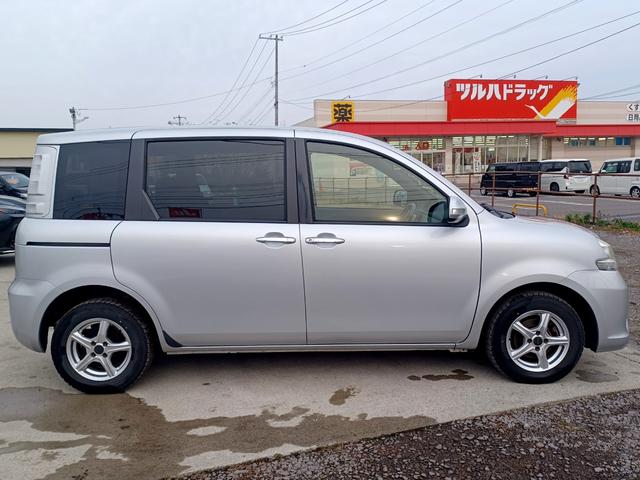 シエンタ ＤＩＣＥ－Ｇ　４ＷＤ／７人乗り３列シート／ナビ／ＴＶ／Ｂカメラ／Ｂｌｕｅｔｏｏｔｈ／ＨＩＤライト／左電動両側スライドドア／タイミングチェーン／キーレス／ＥＴＣ／後期モデル／法定点検整備付（16枚目）