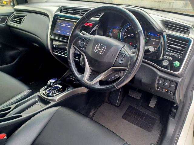 グレイス ハイブリッドＥＸ　４ＷＤ／純正ナビ／ＴＶ／Ｂｌｕｅｔｏｏｔｈ／バックカメラ／衝突被害軽減ブレーキ／ＬＥＤライト／クルーズコントロール／パドルシフト／シートヒーター／サイドエアバッグ／横滑り防止装置／法定点検整備付（15枚目）