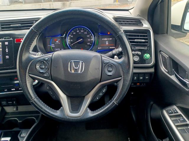 グレイス ハイブリッドＥＸ　４ＷＤ／純正ナビ／ＴＶ／Ｂｌｕｅｔｏｏｔｈ／バックカメラ／衝突被害軽減ブレーキ／ＬＥＤライト／クルーズコントロール／パドルシフト／シートヒーター／サイドエアバッグ／横滑り防止装置／法定点検整備付（18枚目）