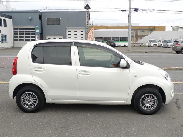 パッソ X クツロギ 純正ナビ/バックカメラ/フルセグTV/ベンチシート/キーフリーシステム/ウインドシールドデアイサー/前後ドライブレコーダー/6:4分割可倒リヤシート/寒冷地仕様(4枚目)