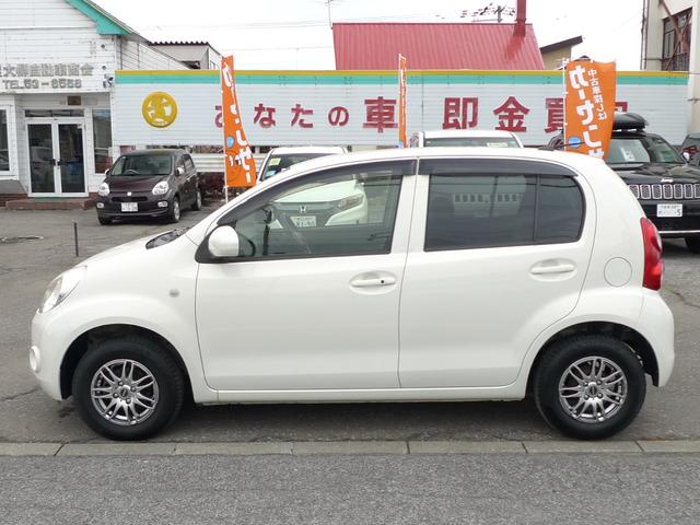 パッソ X クツロギ 純正ナビ/バックカメラ/フルセグTV/ベンチシート/キーフリーシステム/ウインドシールドデアイサー/前後ドライブレコーダー/6:4分割可倒リヤシート/寒冷地仕様(5枚目)